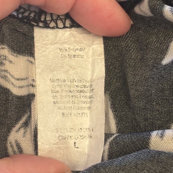 Women’s Sleeveless Jumpsuit, Size Large. Black, With Cream Floral Design. - Picture 7 of 7